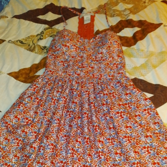 American Rag Dresses & Skirts - American Rag Fit & Flare Floral Dress